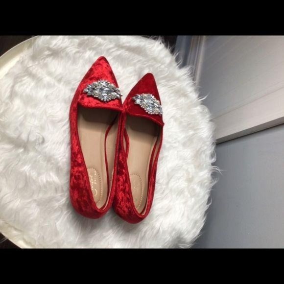Elegant Red Velvet Loafers with Embellishments - Picture 13 of 16